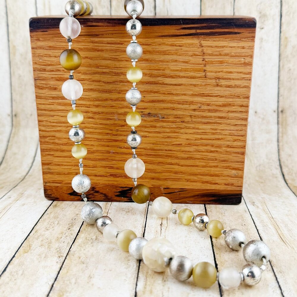 Vintage Liz Claiborne LC Beaded Necklace Silver Tone Cat’s Eye & Mother of Pearl